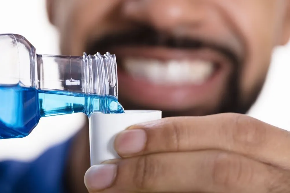 Correct use of mouthwash with a measuring cup